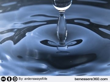 Acqua alcalina ionizzata: benefici, effetti collaterali e controindicazioni